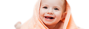 Quando spuntano i primi dentini a un neonato? (E l'allattamento al seno?)
